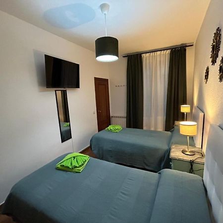 Habitaciones Figueroa Madrid Exterior photo