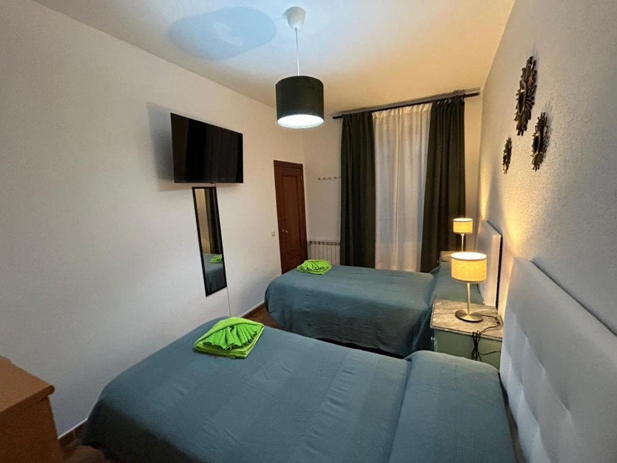 Habitaciones Figueroa Madrid Exterior photo