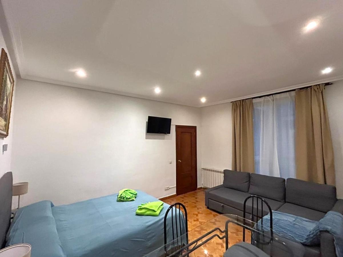 Habitaciones Figueroa Madrid Exterior photo